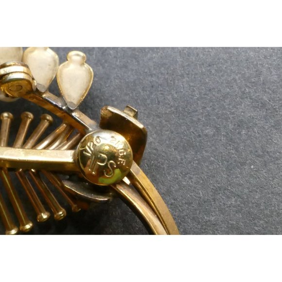 Signed IPS 1/20 12K GF & Pearl Brooch - Beautiful Botanical Design - Picture 4 of 8